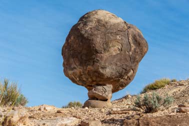 Balanced Rock Pillar, Tuba City / AZ